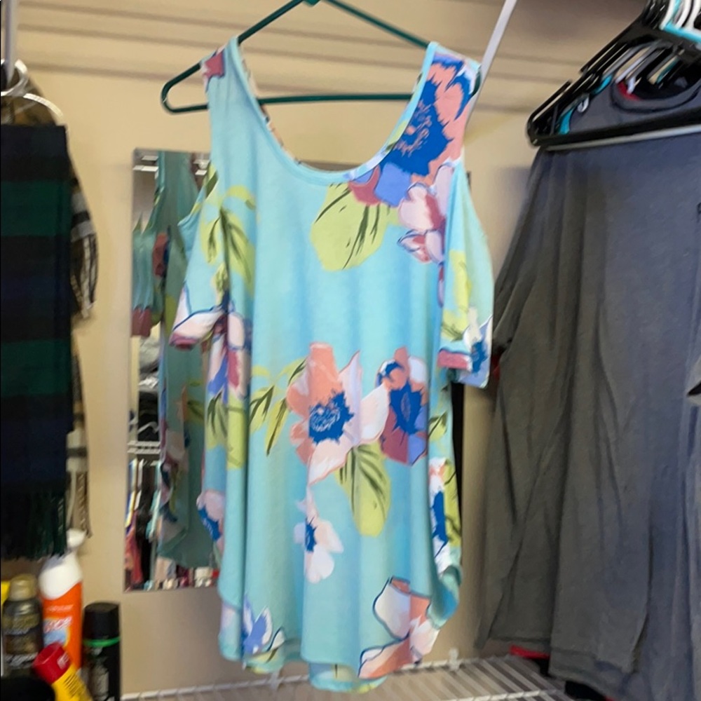 Women’s cold shoulder